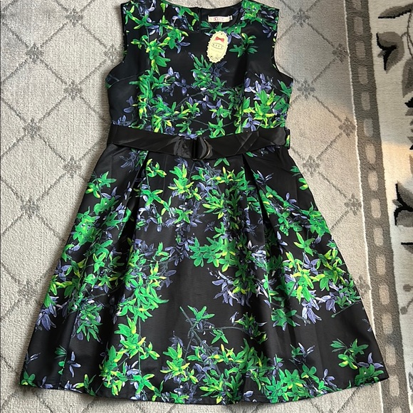 AIIT Black and Green Pleated Tiered Cocktail Dress - Picture 1 of 7